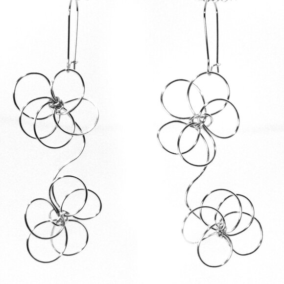 Wire flower earrings and necklace set handmade in Canada - Picture 5 of 5